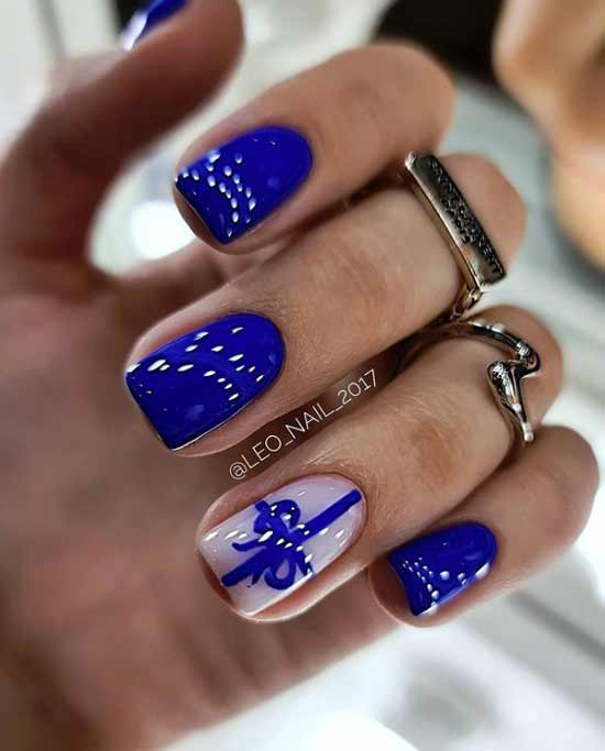 Blue patterned manicure