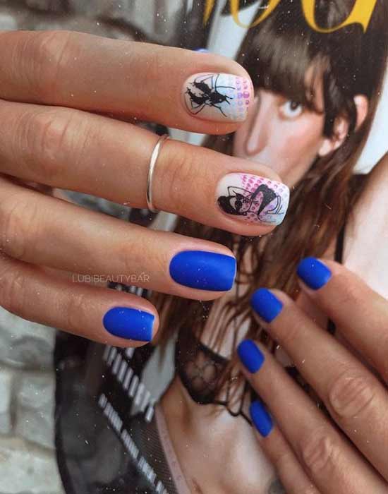 Dessins d'ongles bleus avec des dessins