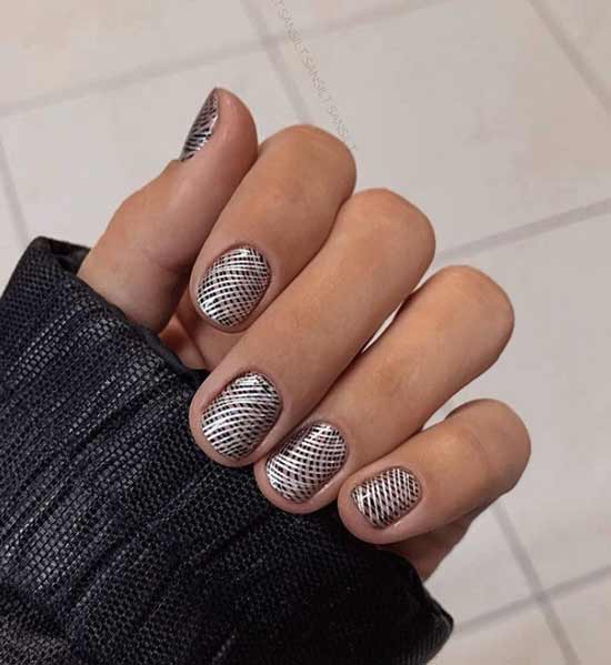 Short nails with designs