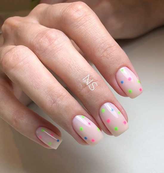 Neon and nude in manicure on short nails