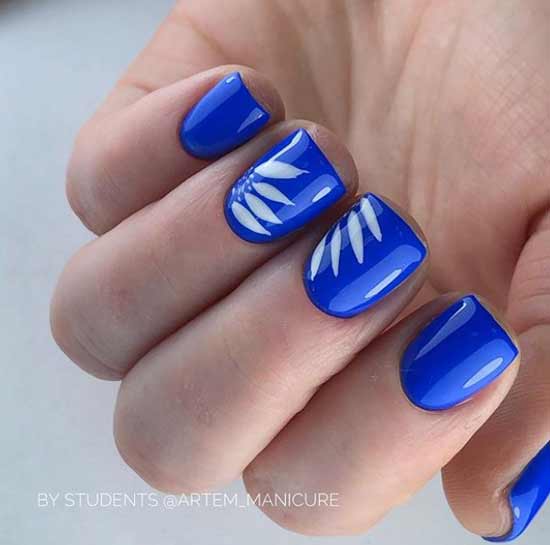 Blue winter manicure for short nails