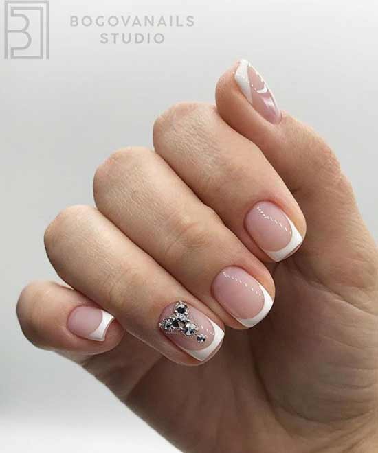 Ongles courts français et strass