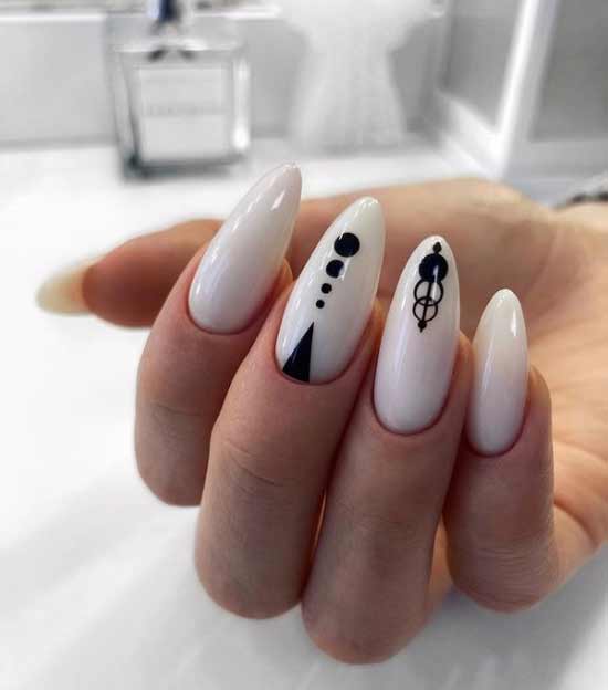 Géométrie noire sur les ongles