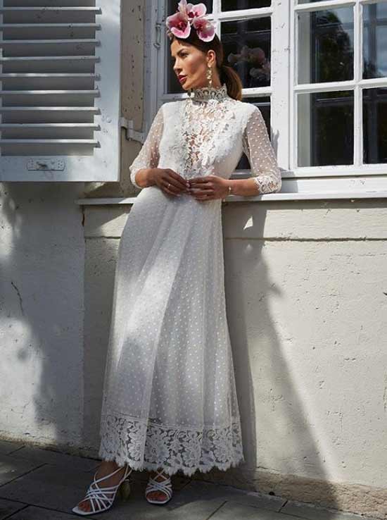 Robe blanche comme neige avec empiècements ajourés