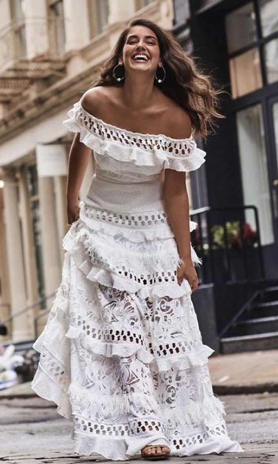 Robe longue blanche avec dentelle délicate