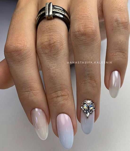 Ombre délicate sur les ongles longs