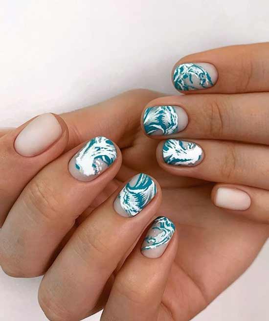 Chic summer manicure