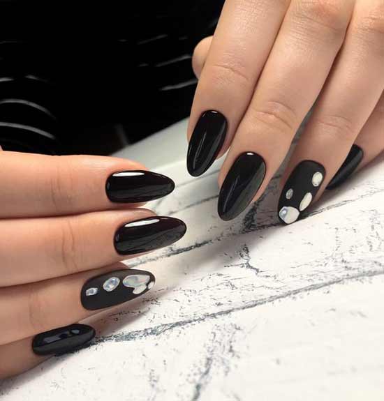 Chic black manicure with a shiny accent