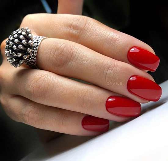 Red beautiful solid color manicure