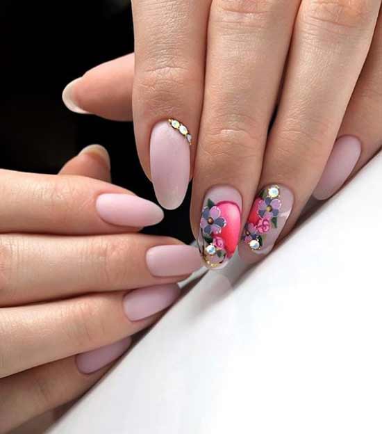 Manicure with flower idea on vacation