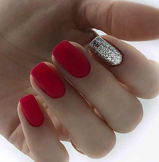 Luxurious red New Year's manicure