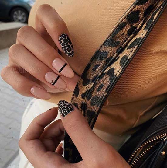 Manicure with a chic print