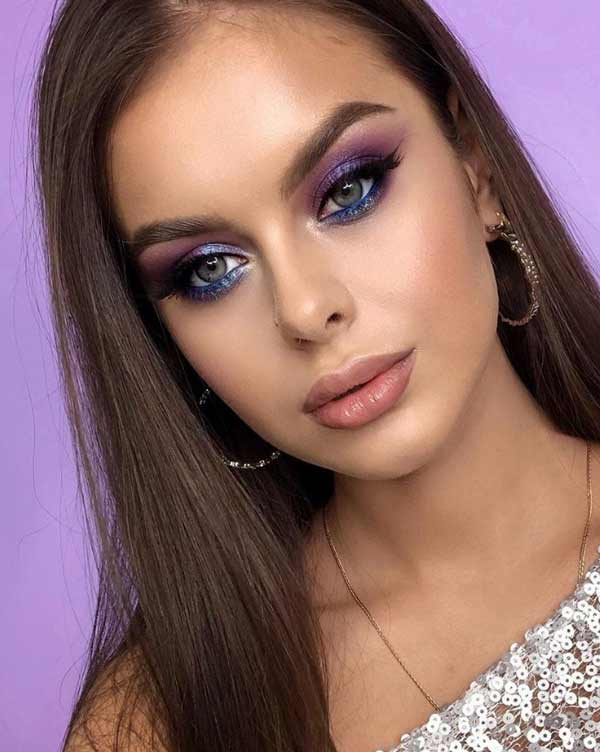 Maquillage à la mode dans les tons violets et bleus