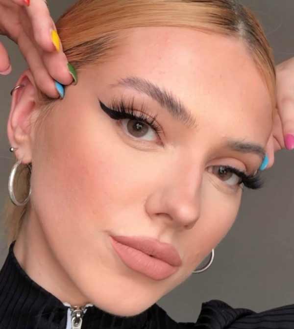 Fluffy eyelashes - the trend of 2020 in makeup