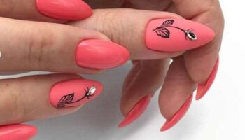 Coral color manicure with spring pattern