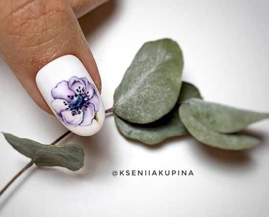 Manicure with watercolor flower