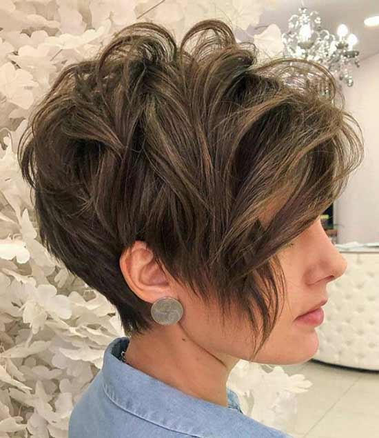 Wavy short bob