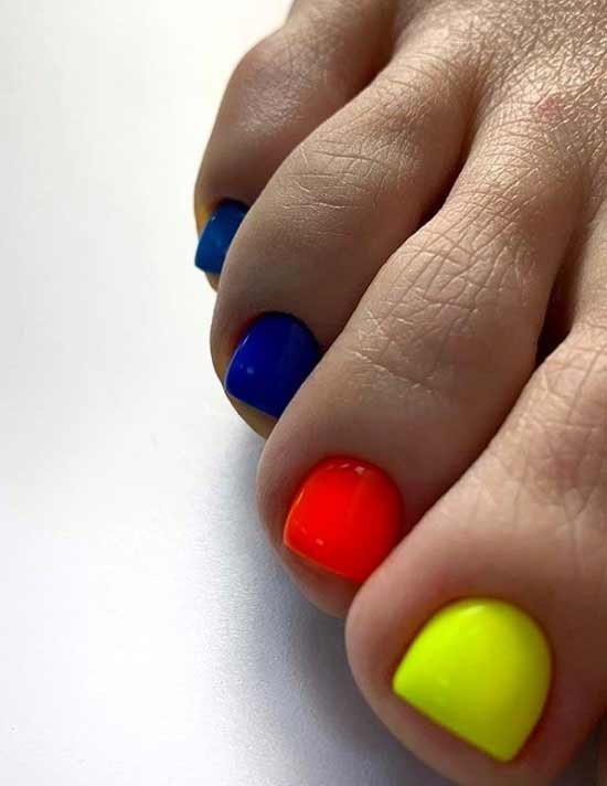 Different color toenails