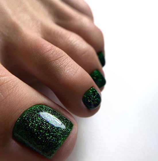 Glitter green pedicure