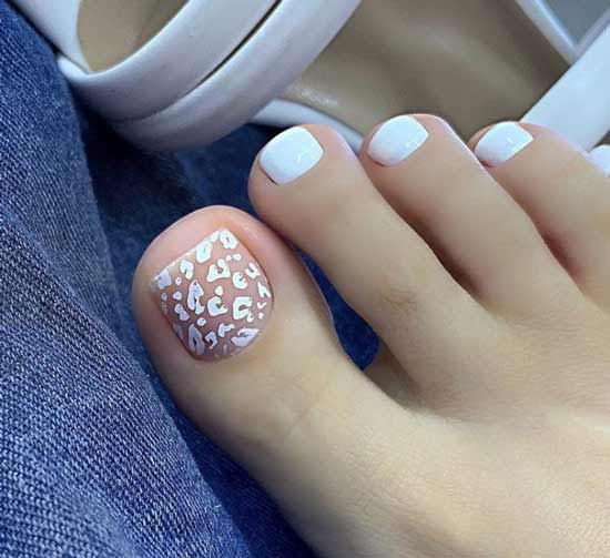 Beautiful white pedicure photo