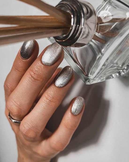 Ongles courts design chat argenté