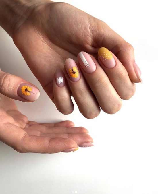 Delicate short manicure spring