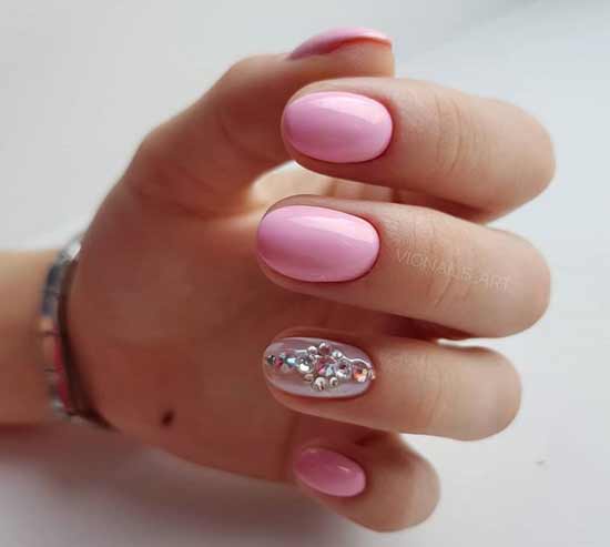 Ongles courts manucure rose