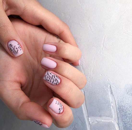 Pink manicure spring