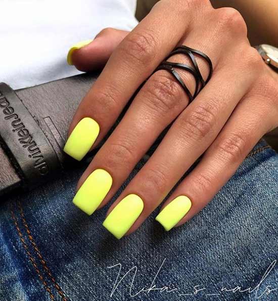 Fashionable yellow manicure