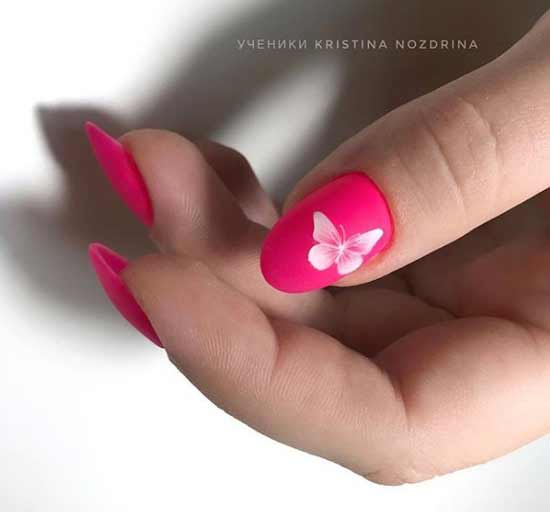 Manicure with a white flower