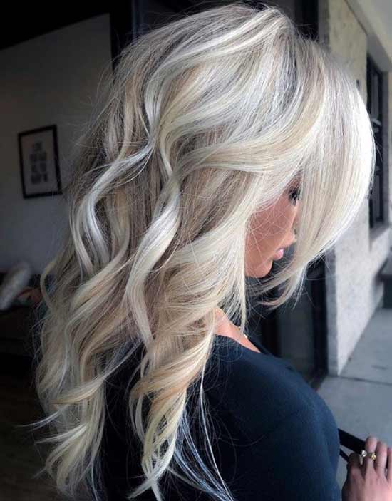 Coupe de cheveux longue blonde