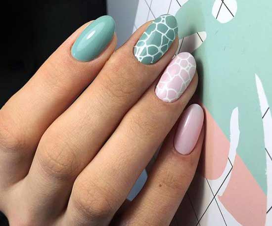 Mint print on nails