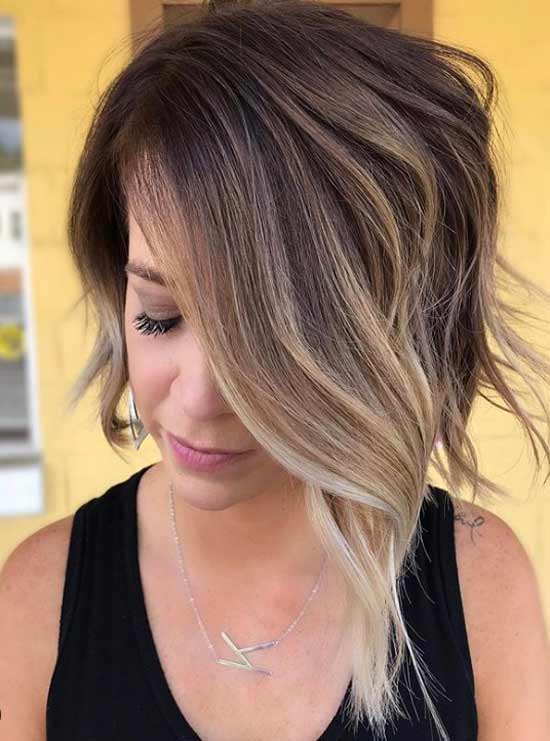 Coupe de cheveux asymétrique