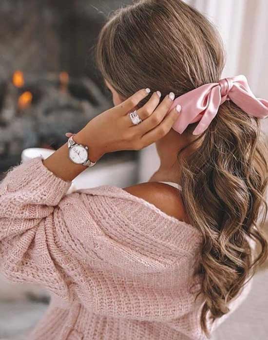 Low ponytail with ribbon