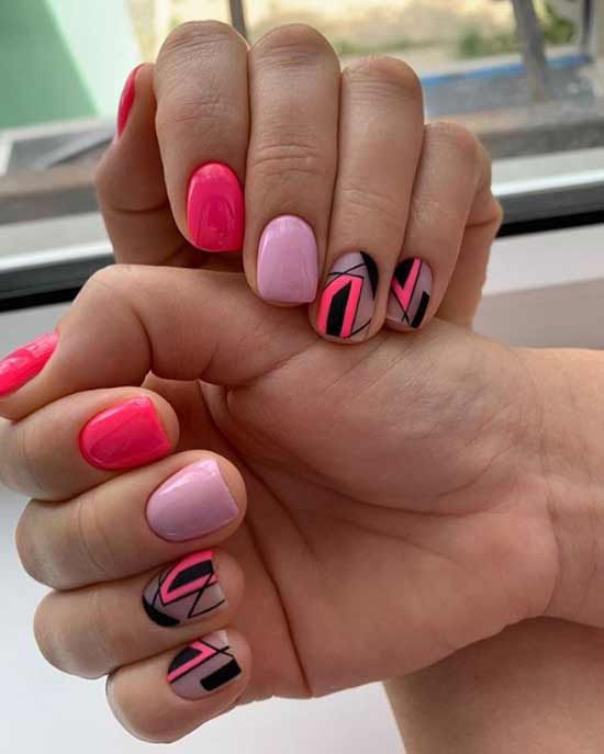 Ongles courts avec des motifs graphiques