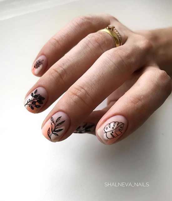 Short nails fashionable manicure