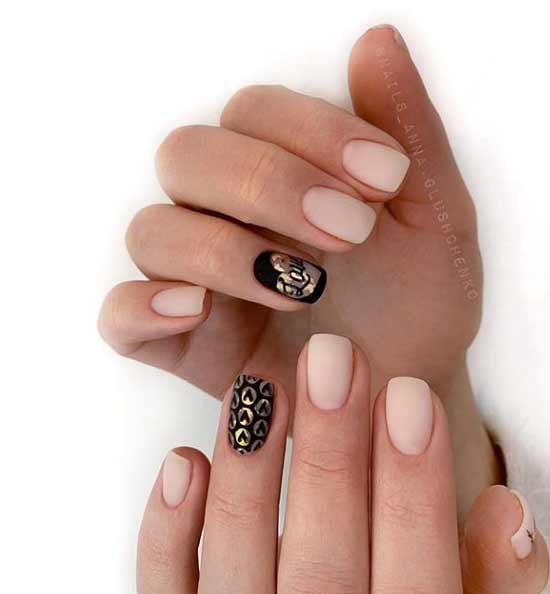 Manicure beige with black