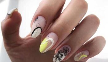 Fashionable drawings in manicure