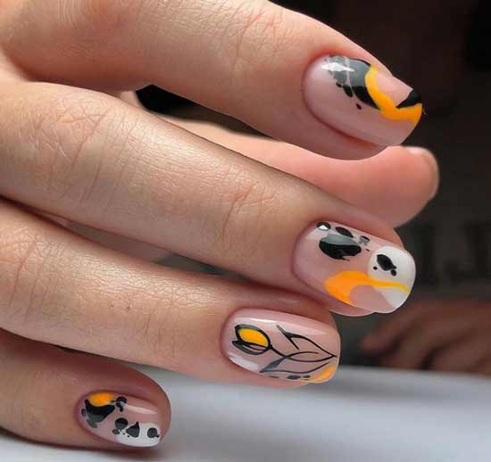 Manucure pour ongles courts avec des fleurs