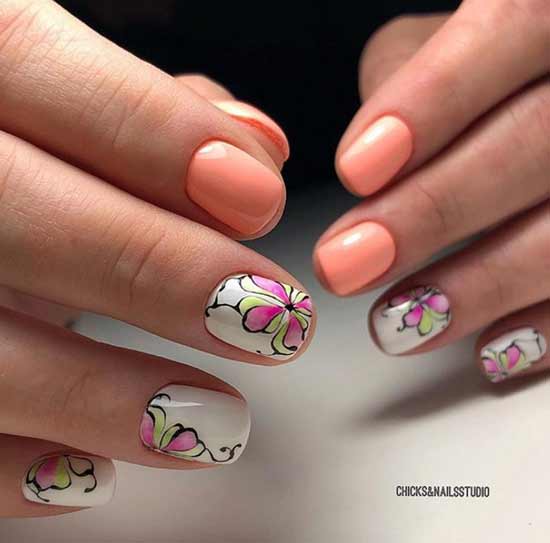 Photo manicure short nails