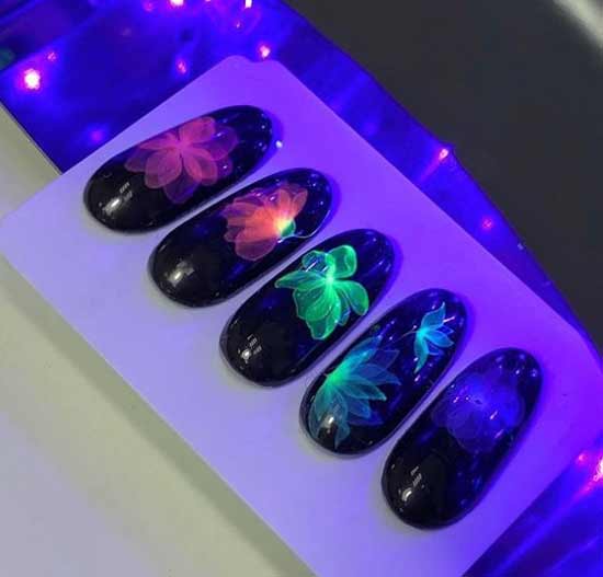 Glowing nail design