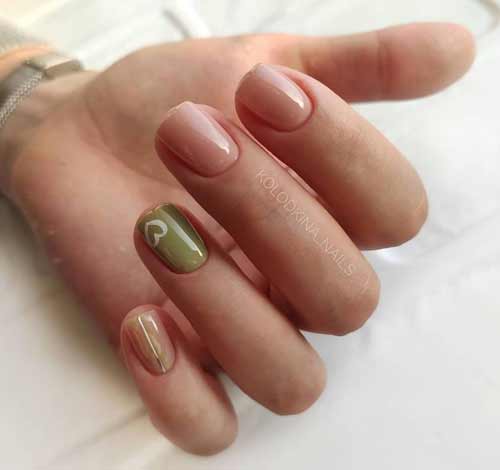 Coeur vert sur les ongles