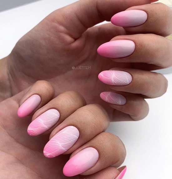 Delicate gradient on nails