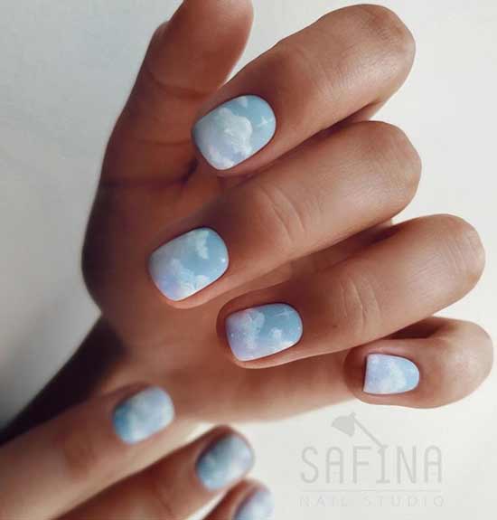 Delicate clouds on the nails