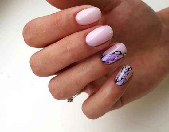 Patterned pink nails