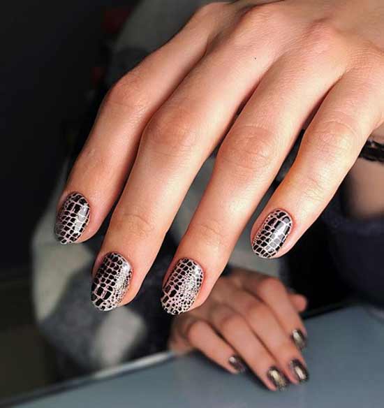 Fashion print on nails