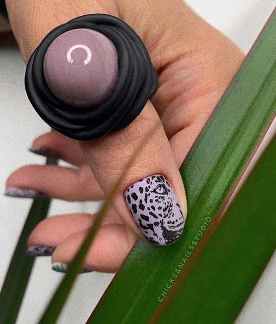 Manicure with print