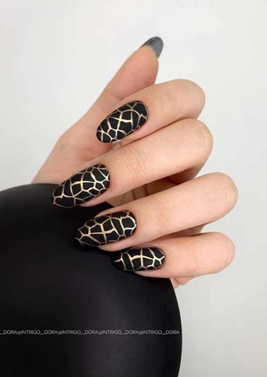 Black stamping manicure