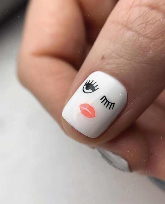 Drawing on white gel polish