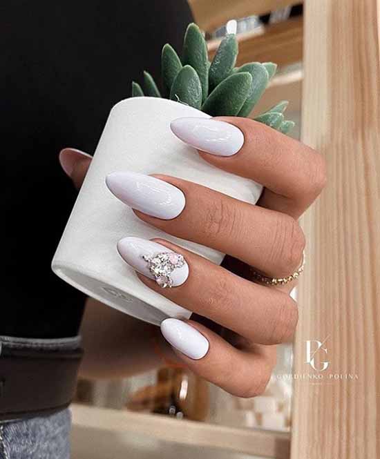 Manucure blanche 2021 : photo-design d'ongles, 100 belles nouveautés